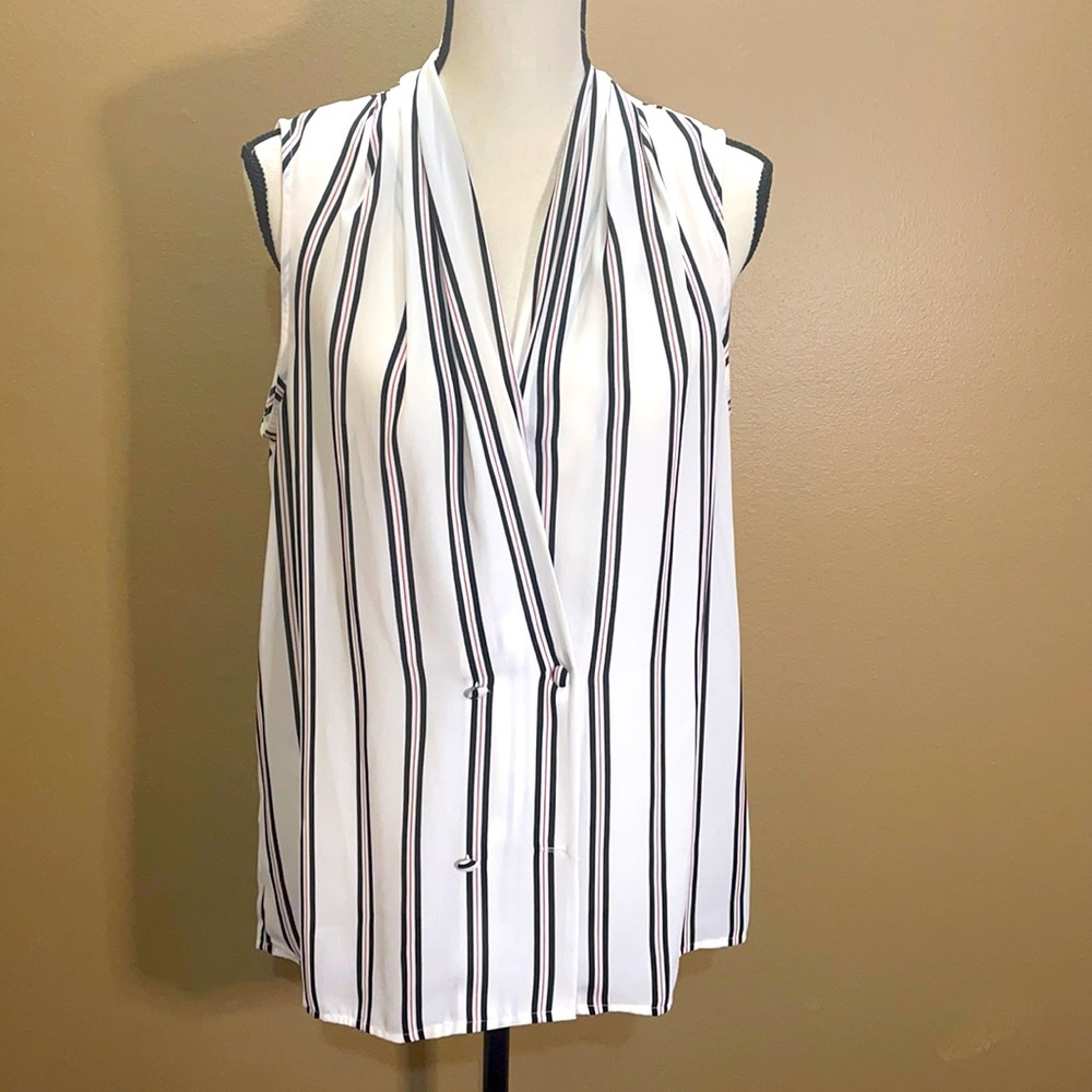 Sleeveless menswear vest style